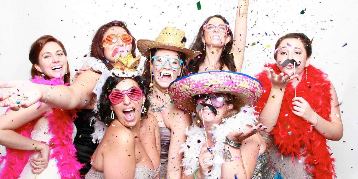 TOP CREATIVE THEMES FOR YOUR BRIDAL SHOWER PHOTO BOOTH